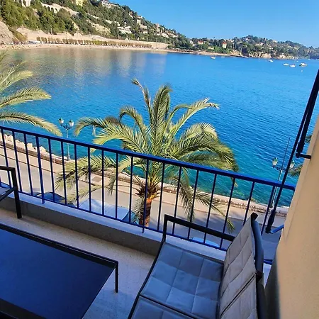 Les Flots Apartment *